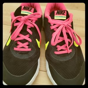 Nike Flex Experience tennis shoes